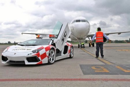   Lamborghini Aventador      